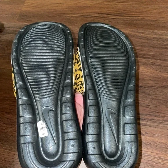 Nike sandals size 6 women - Picture 4 of 5